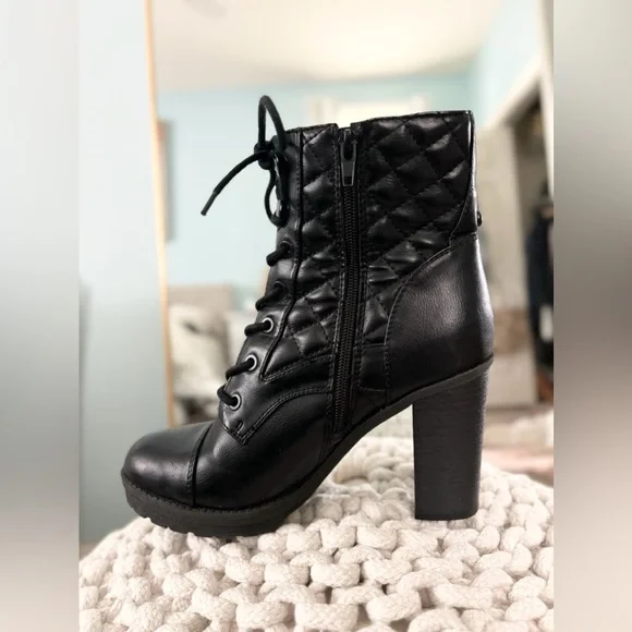 Guess Combat Heels - Picture 2 of 3